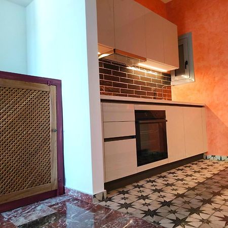 Stylish Artistic Flat With View, Three Min To Metro Lejlighed Athen Eksteriør billede