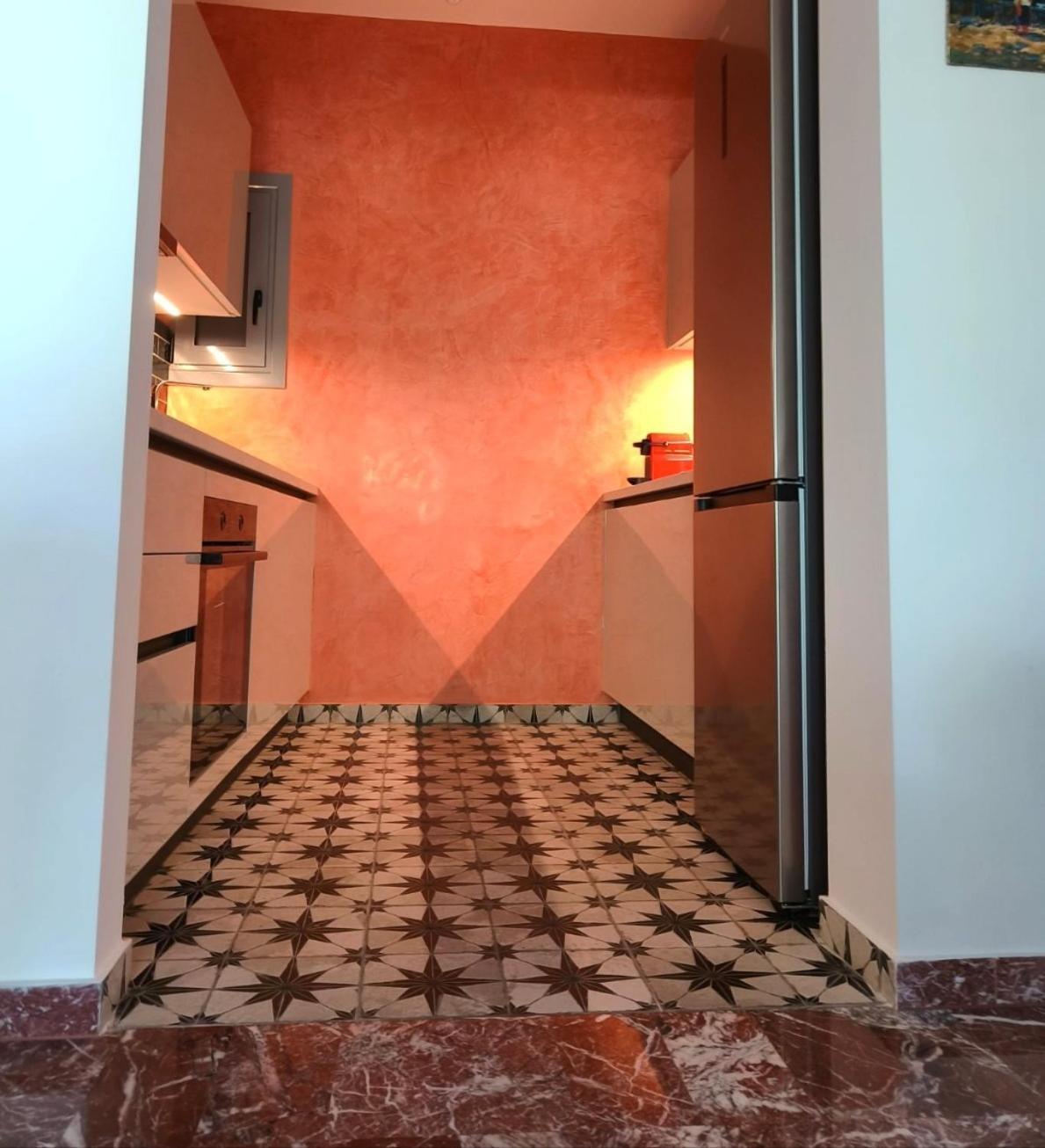 Stylish Artistic Flat With View, Three Min To Metro Lejlighed Athen Eksteriør billede