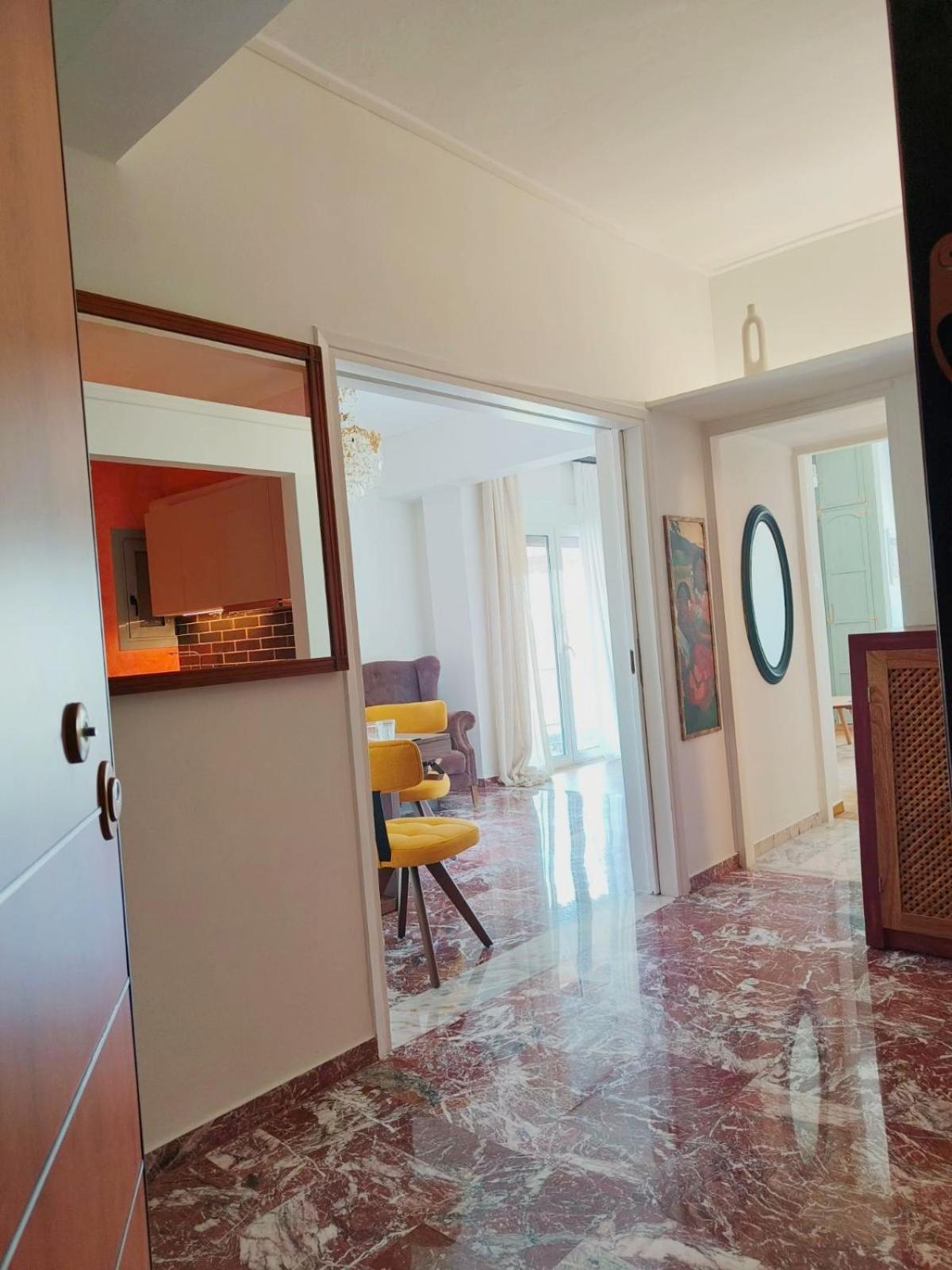 Stylish Artistic Flat With View, Three Min To Metro Lejlighed Athen Eksteriør billede